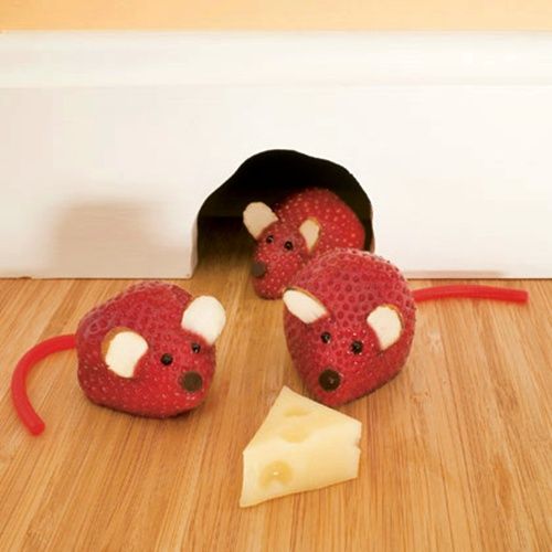 ratón con fresas Ratoncitos de fresas, ¡y comerán la fruta sin rechistar!