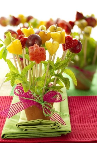 Macetas de frutas Maceta de fruta fresca: un postre vistoso y muy sano