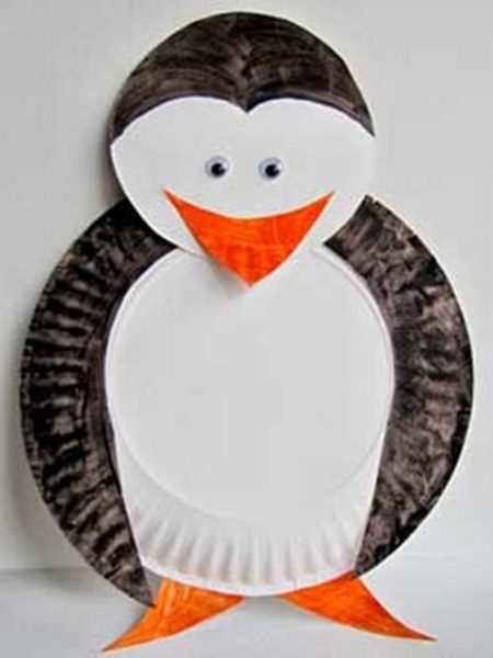 Manualidades para hacer con niños pingüino con platos desechables Manualidades con niños: pingüino con platos desechables