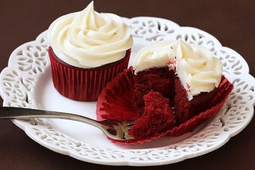 receta cupcakes red velvet 500x333 Receta de Cupcakes Red Velvet