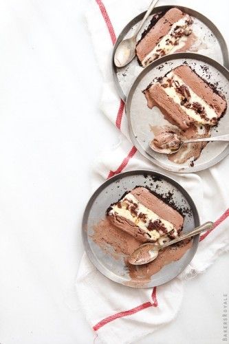 tarta de brownie y helado 333x500 Receta de Tarta de Brownies y Helado