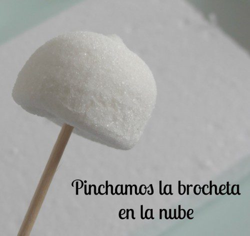 como hacer brochetas de cumpleaños