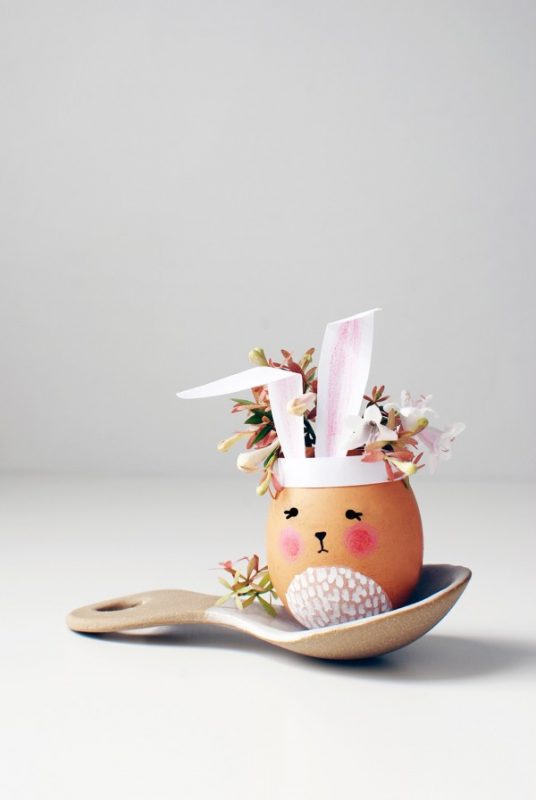 DIY de decoración: floreros de conejitos con cáscara de huevo