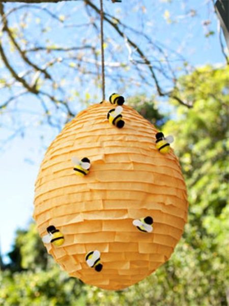 Piñata original: ¿Quién se atreve con la colmena de abejas?