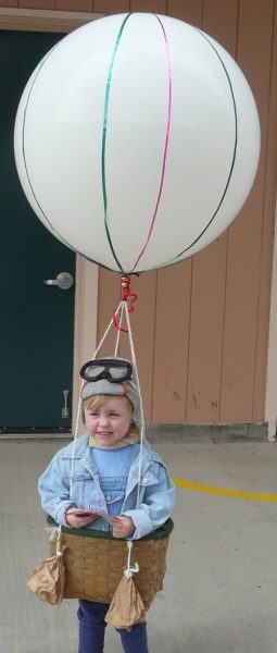 Divertido disfraz casero de aviador con globo aerostático