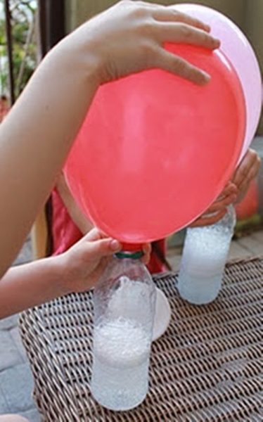 Juegos para fiestas infantiles: globos que vuelan sin helio