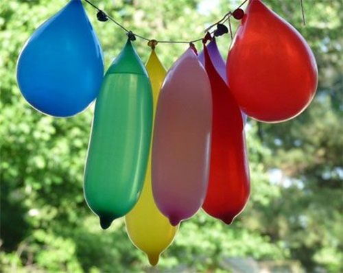 Piñata de globos de agua como juego para fiestas infantiles