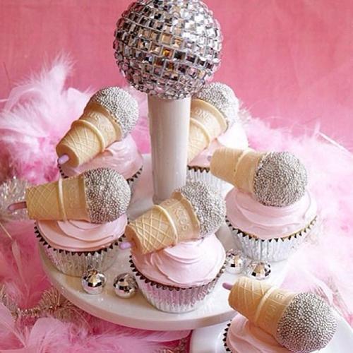 Cupcakes de microfonos para una fiesta disco party