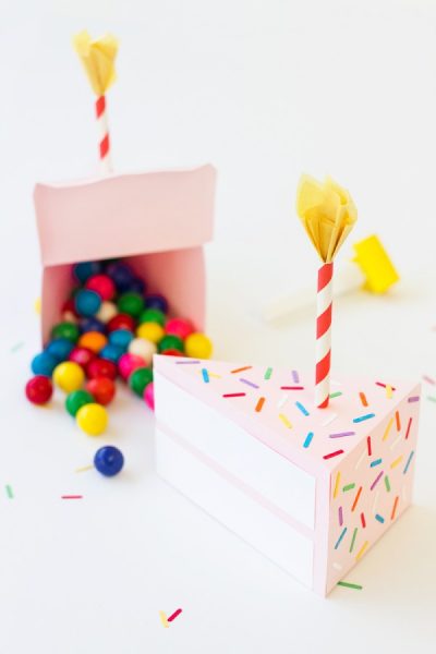 Cajita de tarta de cumpleaños con sorpresas en el interior