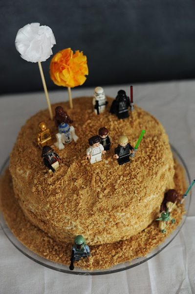 tarta con decoracion de star wars para niños en cumpleaños