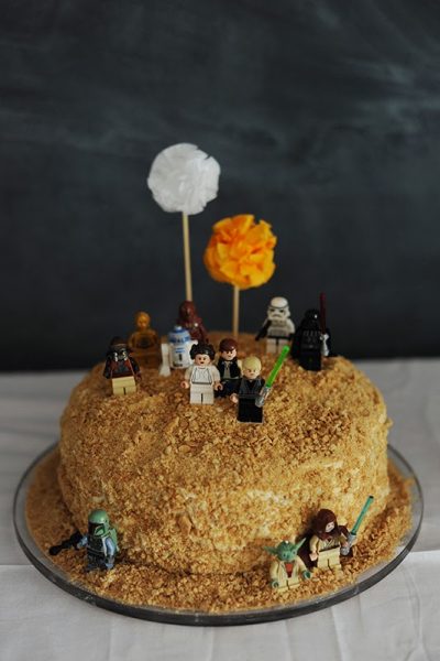 tarta con decoracion de star wars para niños