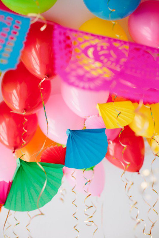 Techo de globos, fiesta divertida para niños con helio