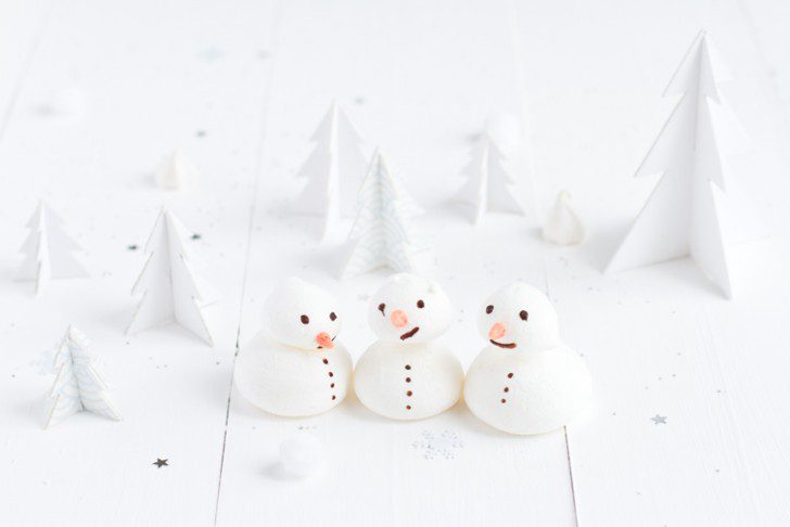 iglú de merengue para navidad postre muñecos de nieve