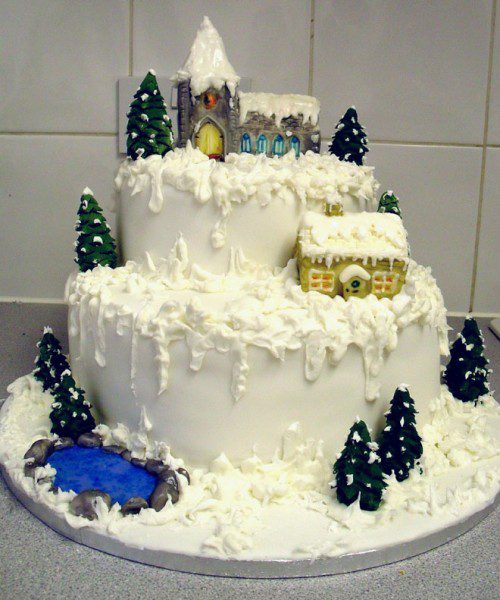 9 tartas de invierno - montaña nevada con casas