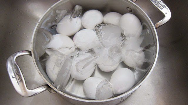 forma divertida de preparar huevos duros para niños