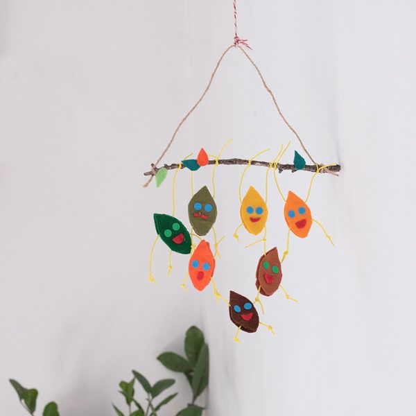 móvil de hojas trapecistas DIY para niños