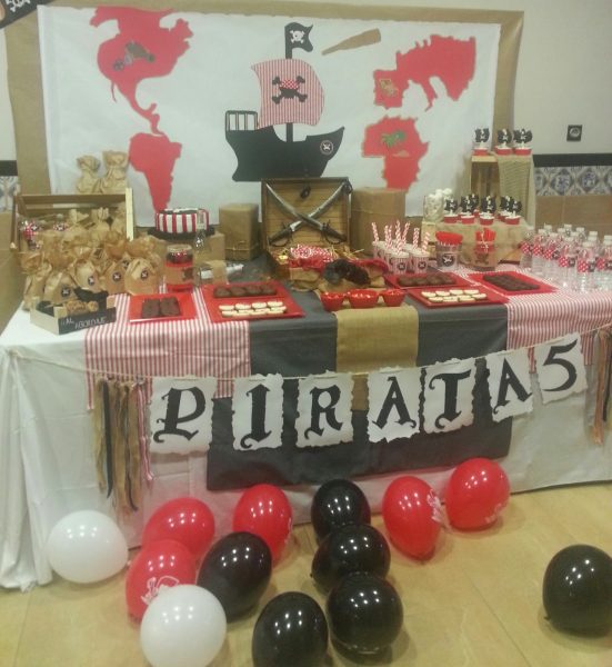 mesa dulce para fiesta temática de piratas