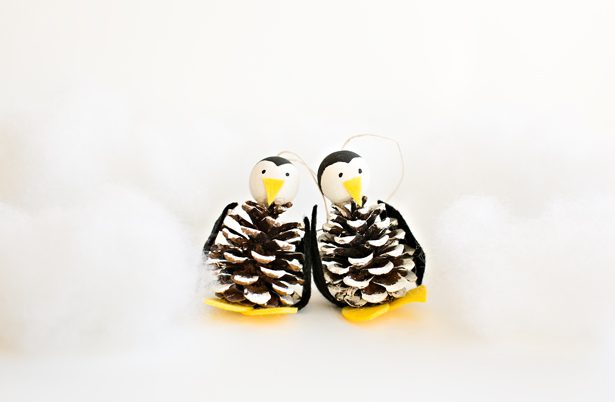 pinguinos-manualidades-con-pinas-navidad