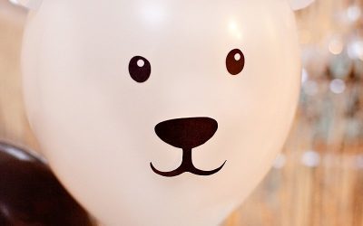 Decorar globos con animales: oso y pingüino