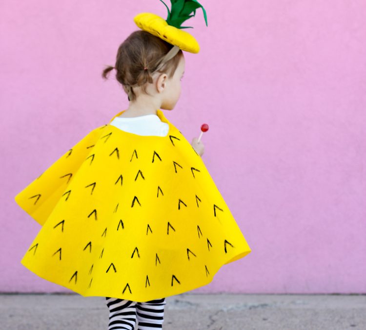 Disfraces infantiles de fruta: piña y manzana