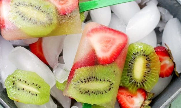 Polos de fresa y kiwi para fiestas infantiles este verano