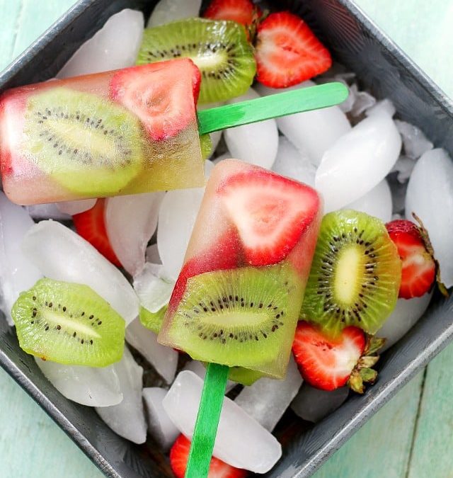 Polos de fresa y kiwi para fiestas infantiles este verano
