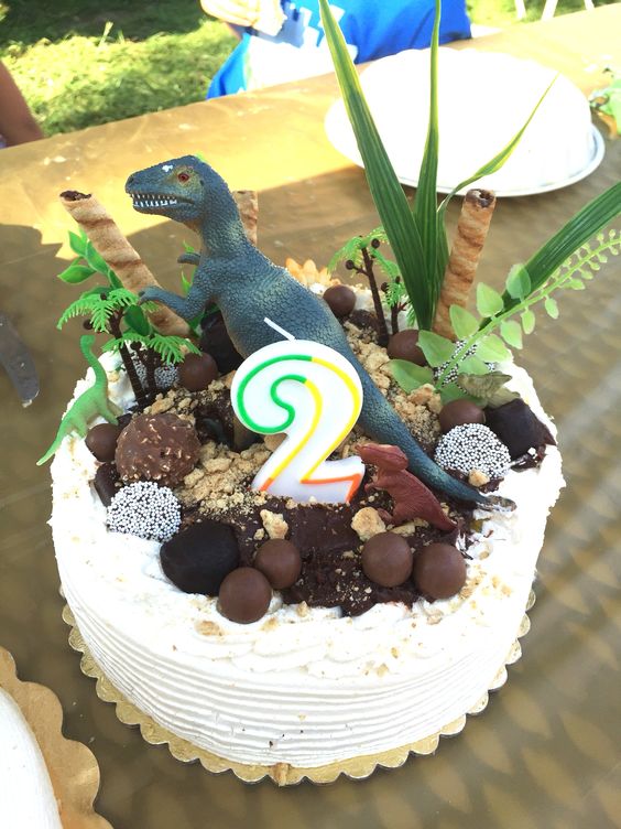 Ideas de tartas de chocolate de dinosaurio | Fiestas y Cumples