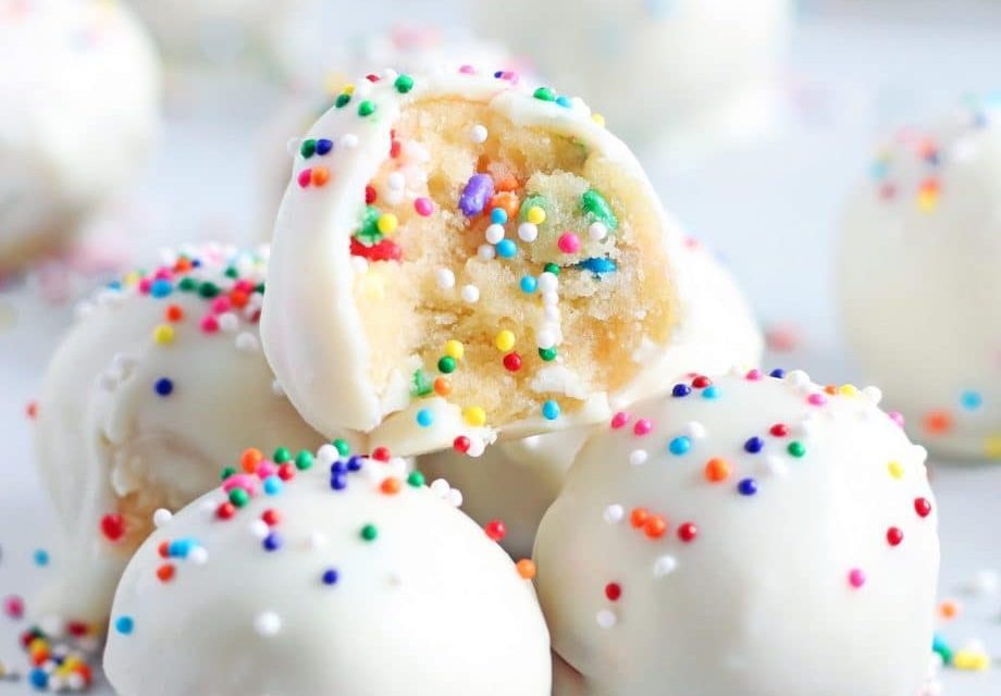 Bolas de chocolate blanco con sabor a tarta de cumpleaños: ¡recetas originales!