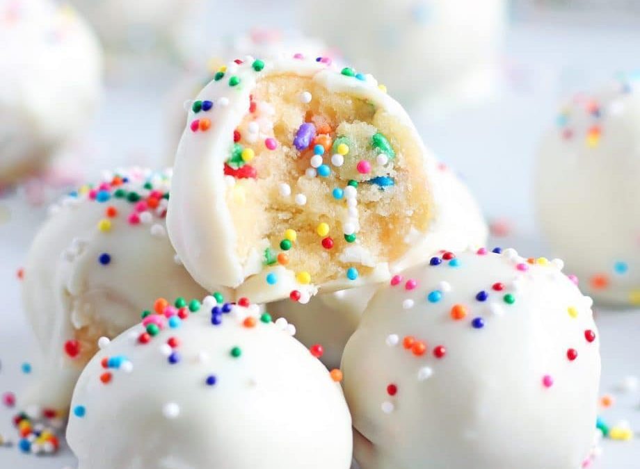 Bolas de chocolate blanco con sabor a tarta de cumpleaños: ¡recetas originales!